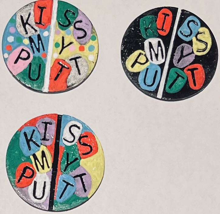 Kiss My Putt – three split-design colorful markers